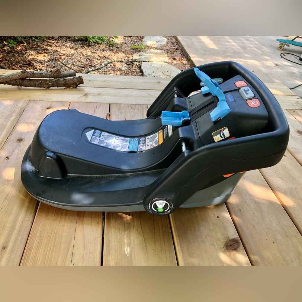 COPY - UppaBaby Mesa Car seat Base